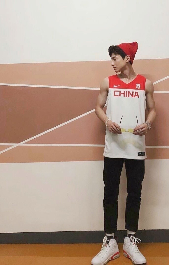 Bai Jingting muscles (Bai Jingting's muscles are so obvious)